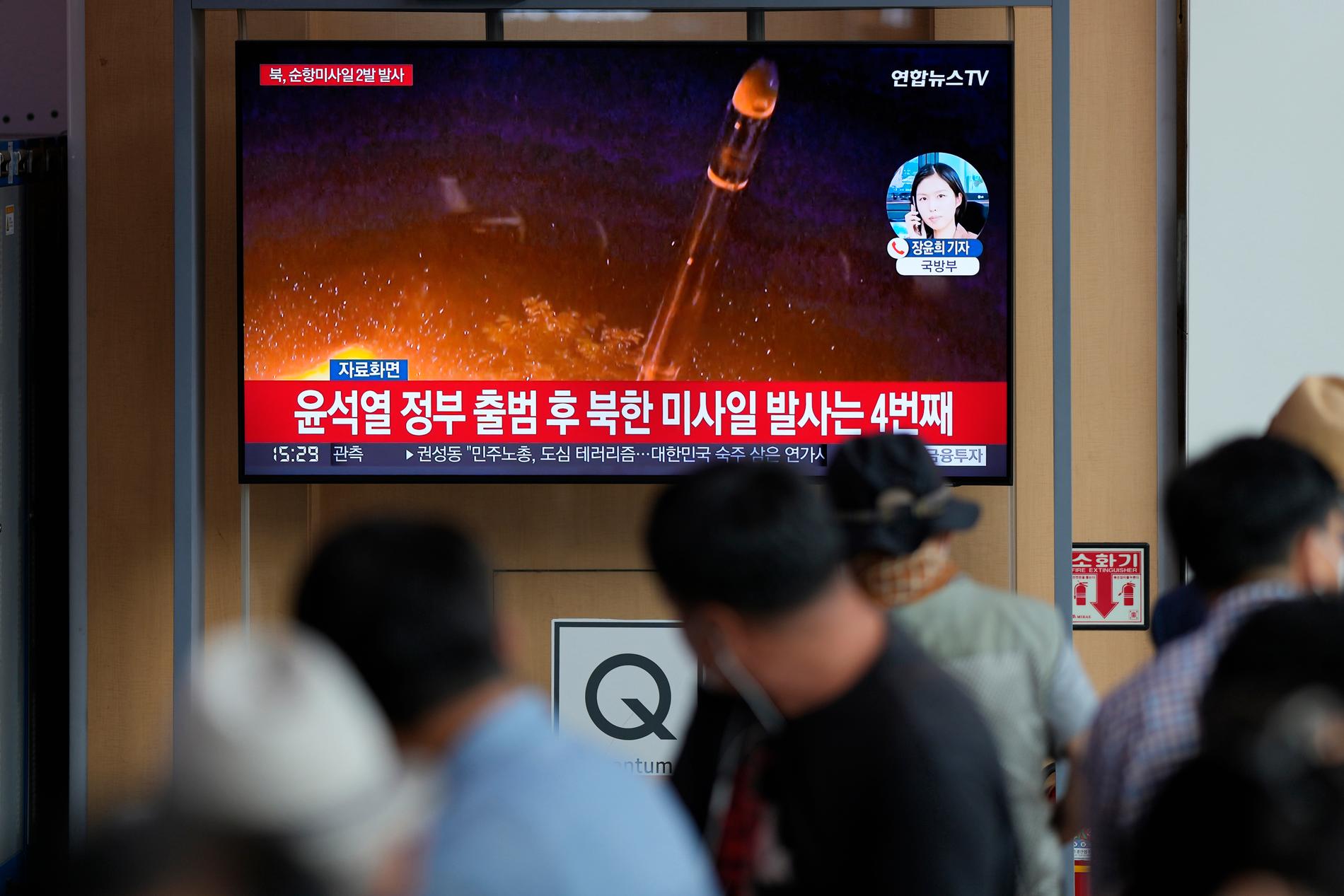 Människor i Sydkorea följer rapporteringen om Nordkoreas senaste robottest.