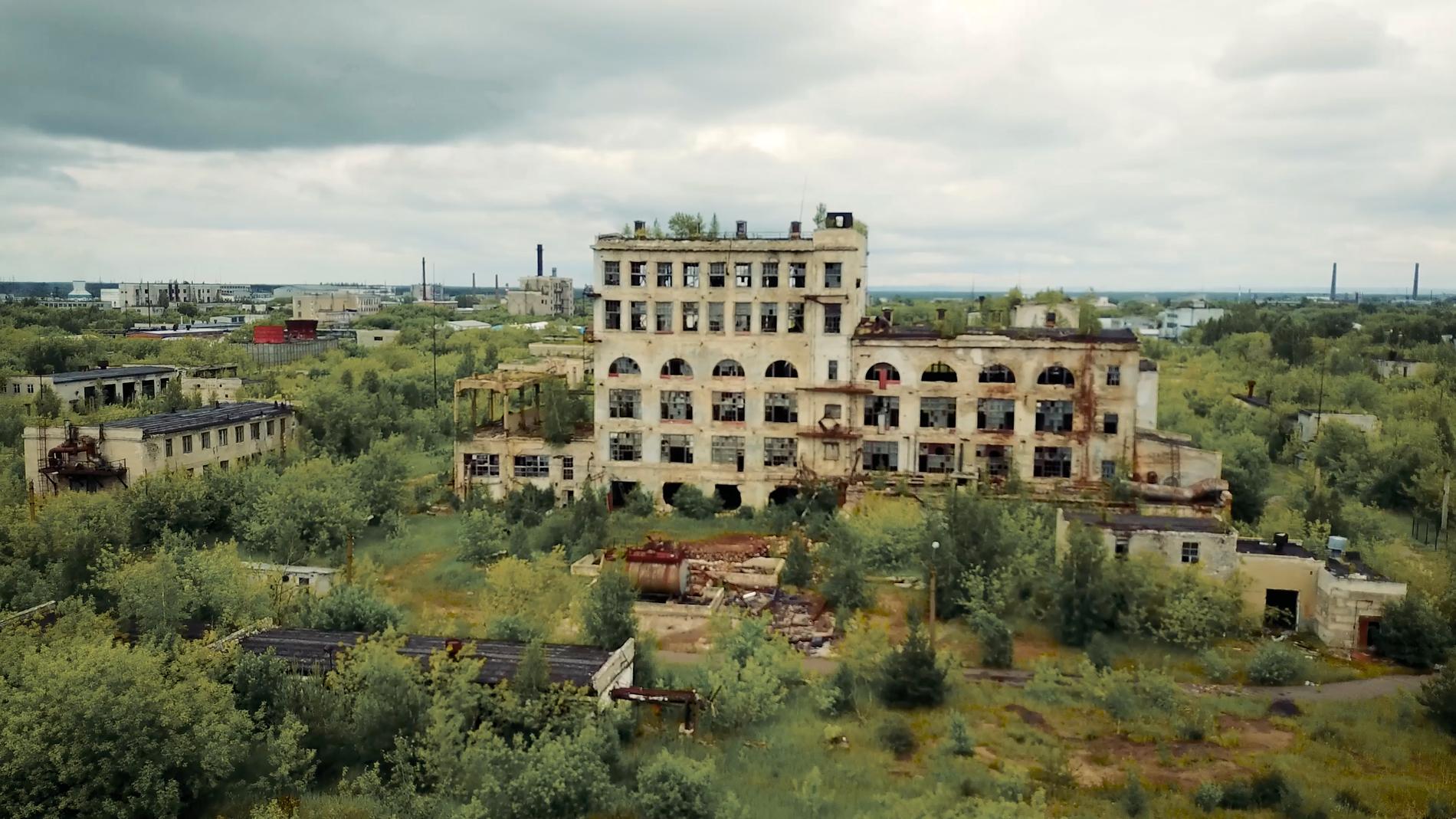 Pavel Otdelnov: ”Chemical plant”, video 2018, stillbild.