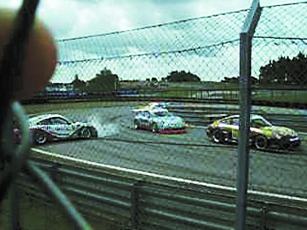 FÖRRA GÅNGEN Senast Carl Philip kraschade med Porschen var i slutet av juni. Det var under Carrera Cup på Sturup Raceway som bilen snurrade och sedan körde rakt in i räcket.