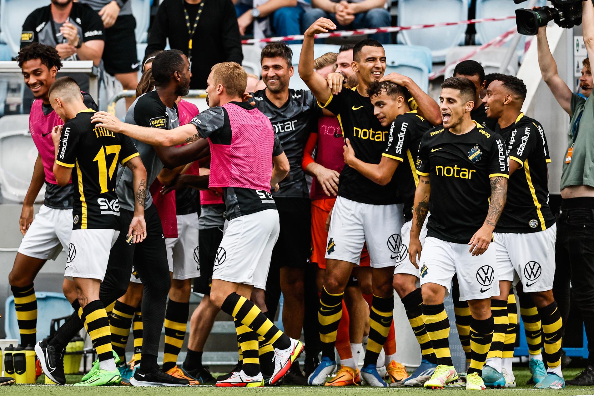 AIK firar 3–0 borta mot Norrköping efter Nabil Bahouis mål. 
