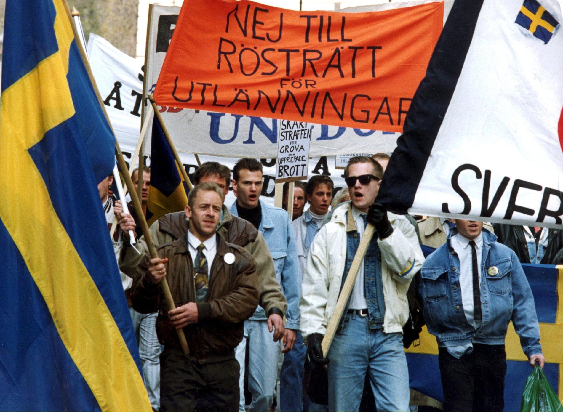 Sverigedemokraterna demonstrerar mot rösträtt för utlänningar 1991. 