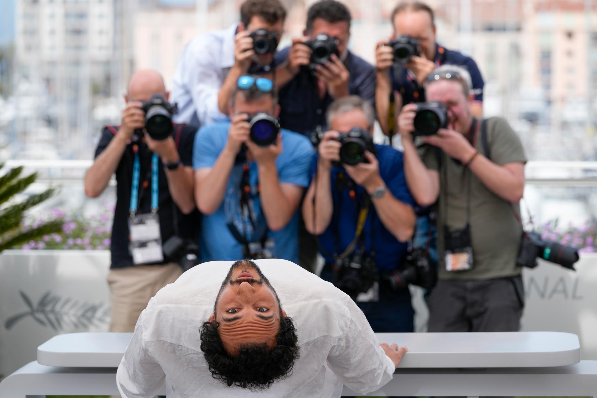 Regissören Ali Abbasi poserar för fotograferna på filmfestivalen i Cannes. 