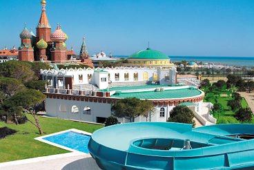 The Kremlin palace i Antalya. En halv miljard har jättekomplexet kostat, men då finns också 875 rum och egen shoppinggalleria.