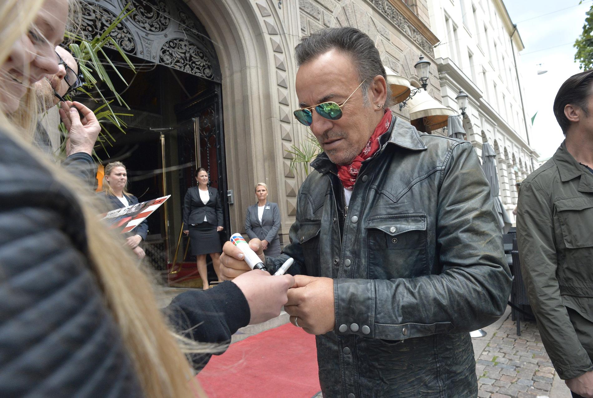 Bruce Springsteen utanför sitt hotell i Göteborg 2016. 