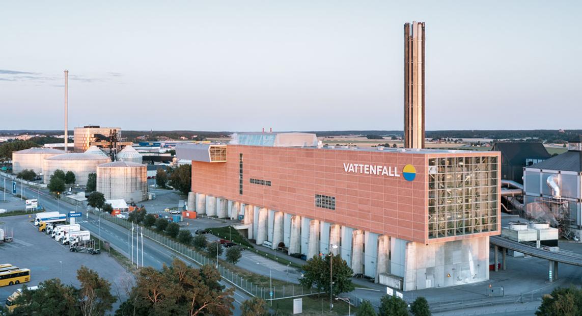 Vattenfalls Uppsala-anläggning producerar fjärrvärme, fjärrkyla och ånga. 