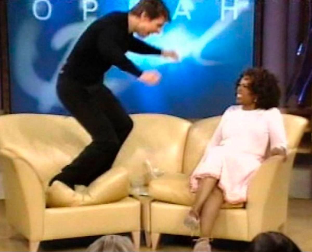 GALEN AV KÄRLEK För närmare sju år sedan, de 23 maj 2005, hoppade Tom Cruise av kärlek till Katie Holmes i Oprah Winfreys ­tv-soffa.