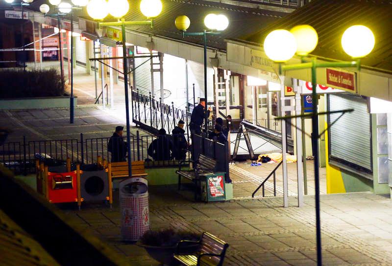 Polispådraget vid Vårväderstorget på Hisingen i Göteborg var stort efter skottlossningen.