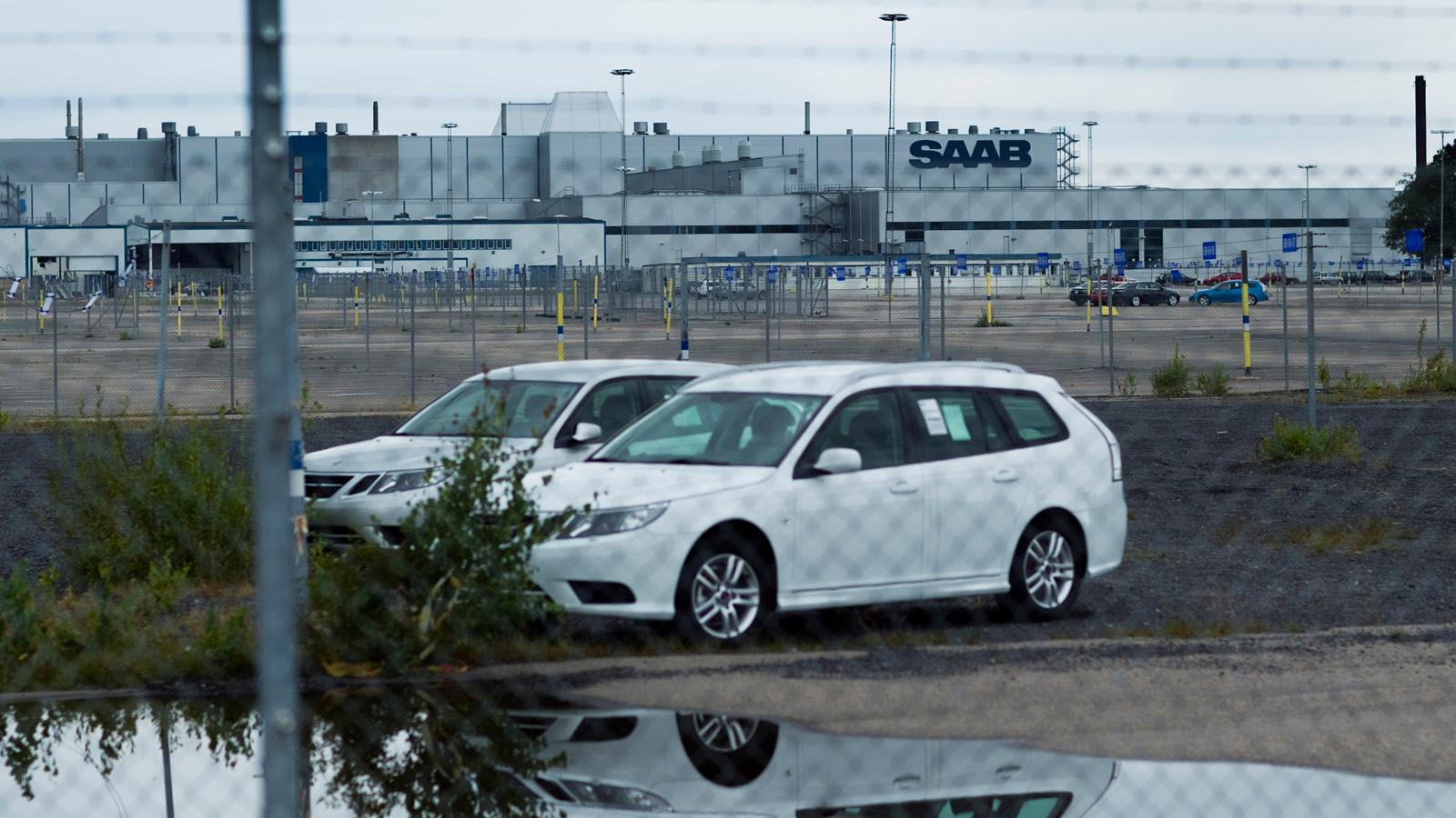 Saabs fabrik i Trollhättan där det står ett antal tillverkade bilar av 9-5 och 9-5 kombi som inte ska säljas. Foto: ANDERS DEROS