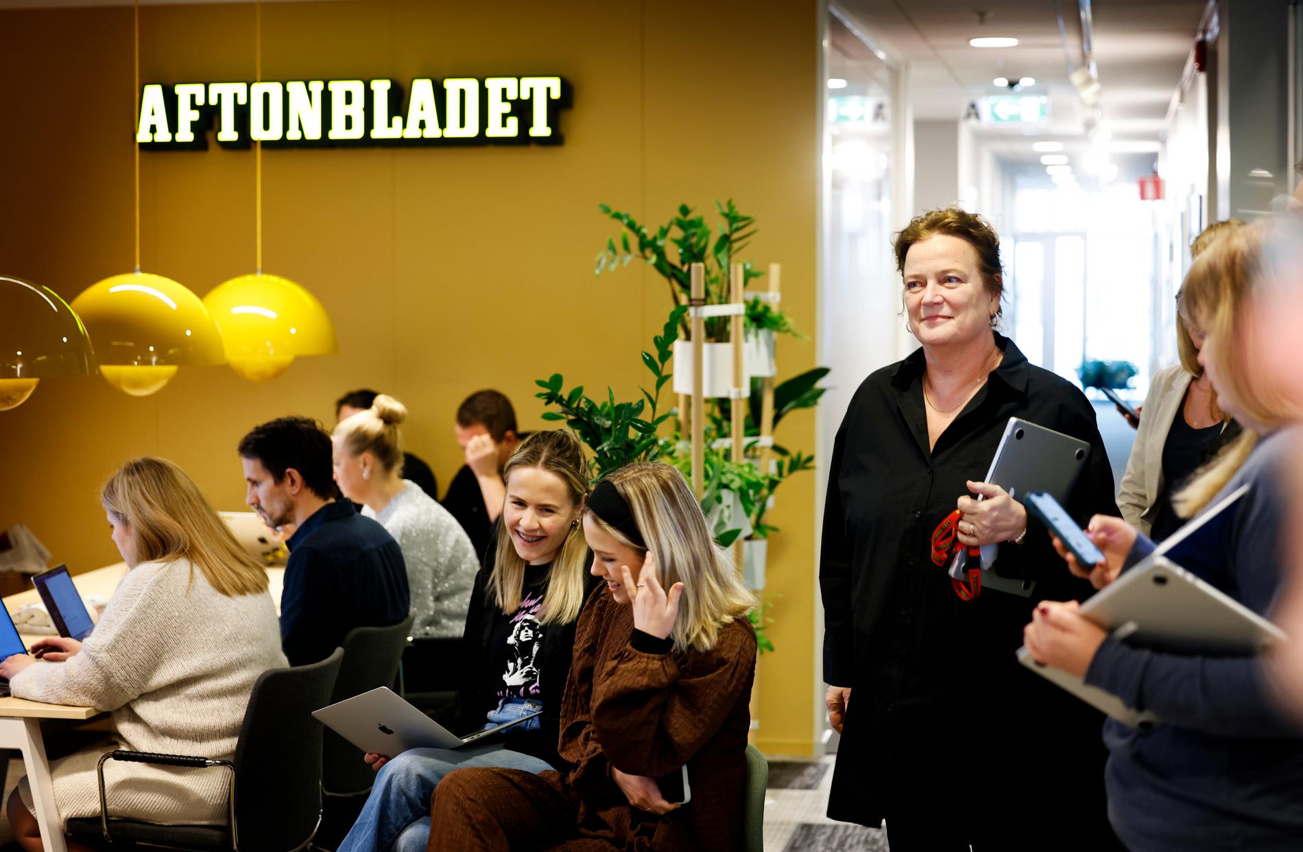 Lena K Samuelsson blir kvar på Aftonbladet fram tills att en efterträdare är på plats. 