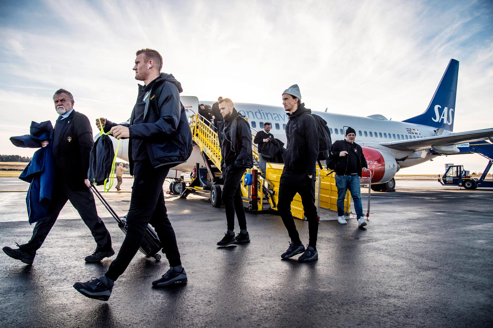 Alexander Milosevic, Kristoffer Olsson och resten av spelartruppen, landade på Östersunds flygplats under torsdagen.