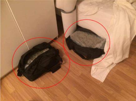 Bilder från polisens förundersökning visar narkotikan som hittades i mannens hem.