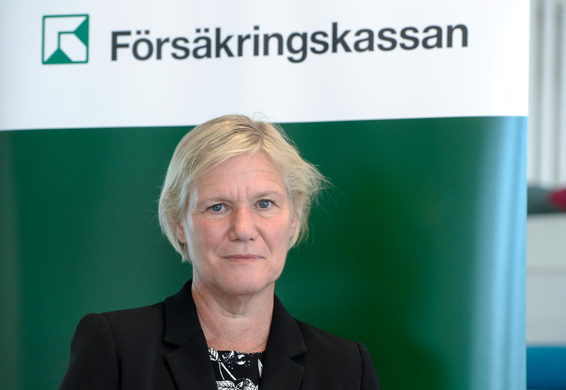 Moderaterna riktade en misstroendeförklaring mot Strandhäll till följd av petningen av Försäkringskassans generaldirektör Ann-Marie Begler.
