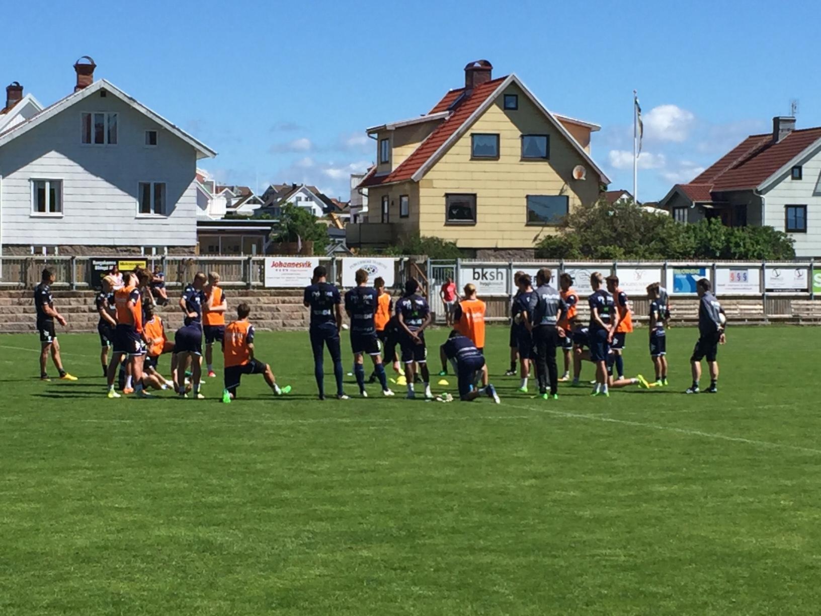 IFK Göteborgs spelare samlade för en taktisk träning i Smögen på västkusten.