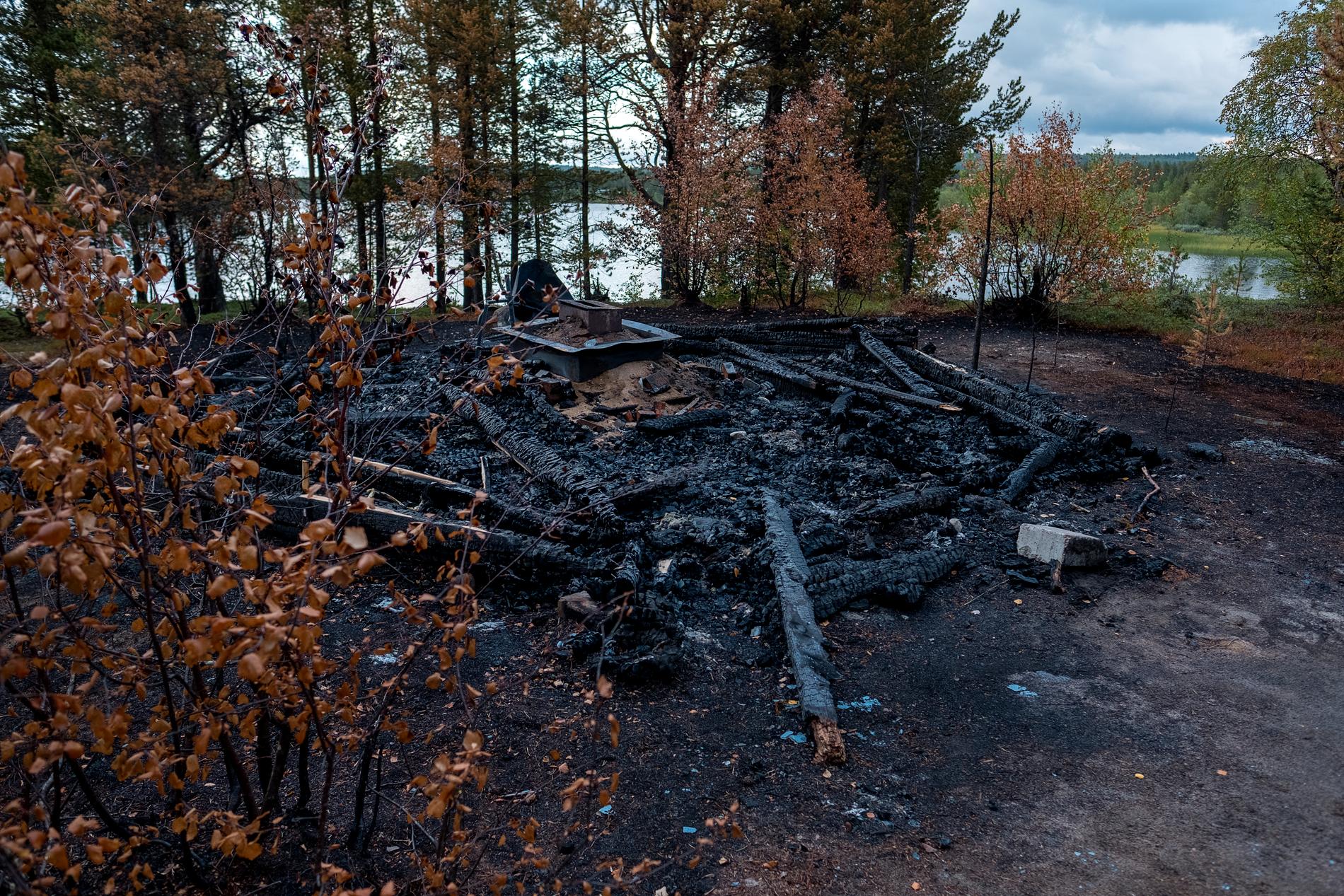 Polisen undersökte en mystisk brand i närheten av finska gränsen i samband med utredningen.