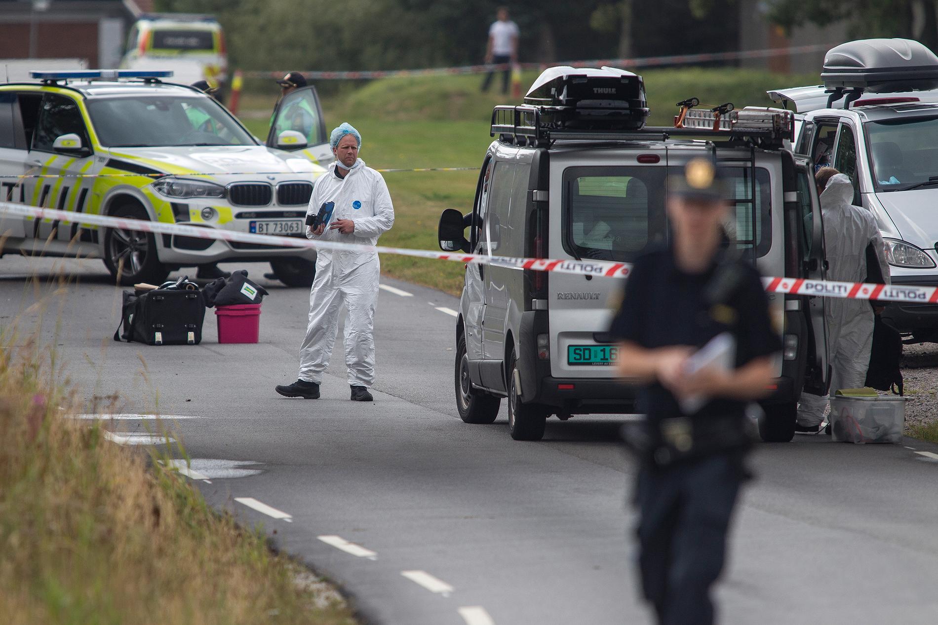 Polistekniker i arbete efter mordet på 13-åriga Sunniva Ødegård som hittats mördad i Norge.