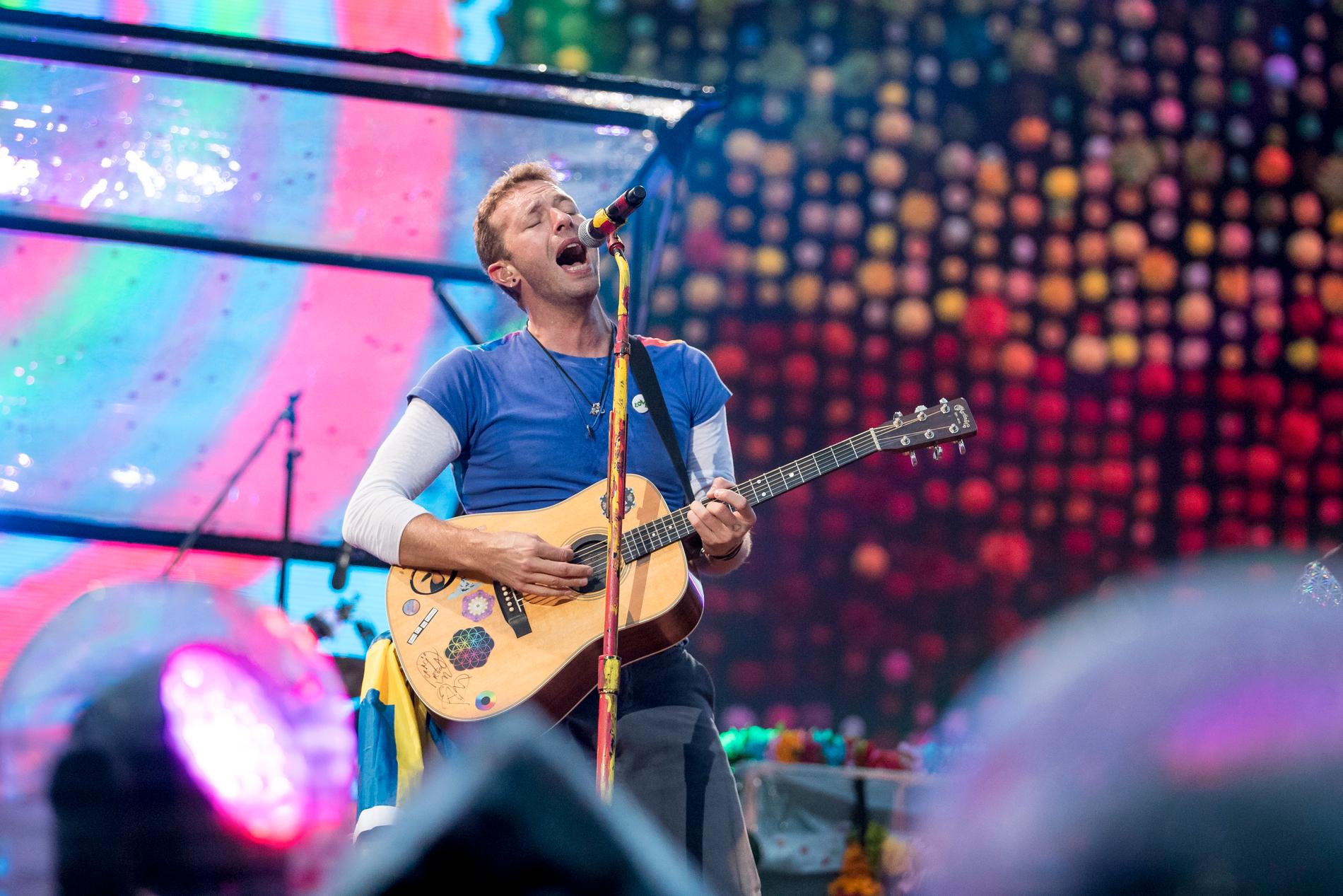 Chris Martin i Coldplay under deras spelning i Stockholm.