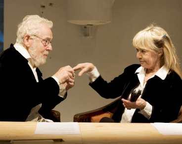 När Erland Josephson och Lena Nyman spelar "Nära Romeo och Julia" får vi svaret på vad en klassiker är.