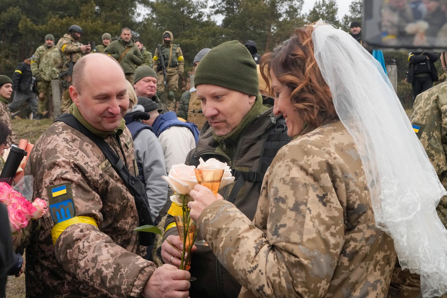 Paret Lesia Ivashchenko och Valerii Fylymonov är båda medlemmar i landets territoriella försvarsstyrka.