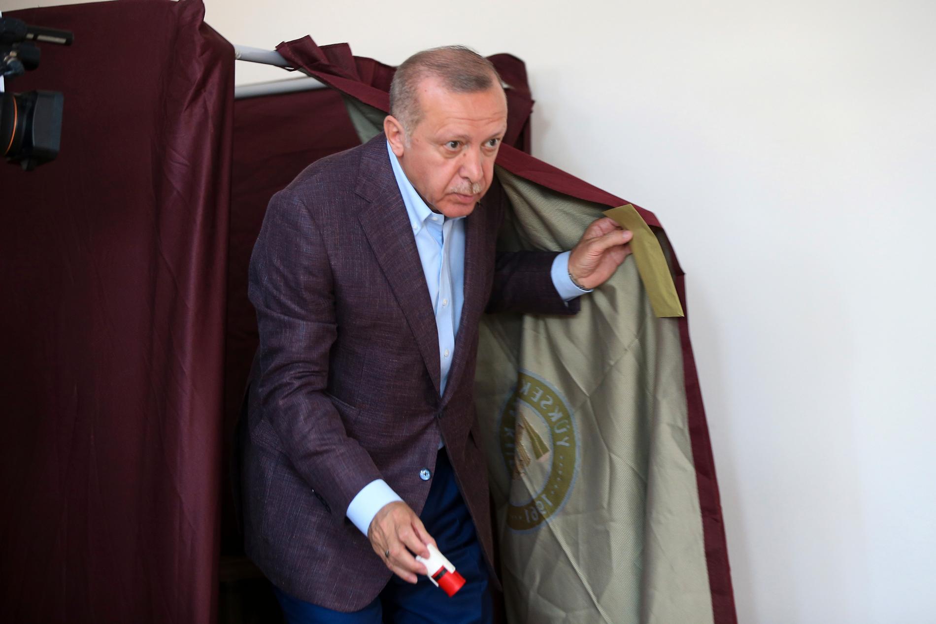Erdogan röstar i borgmästarvalet.