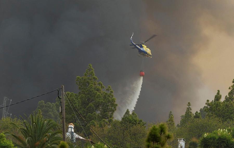 Flera skogsbränder rasar på kanarieön La Palma.