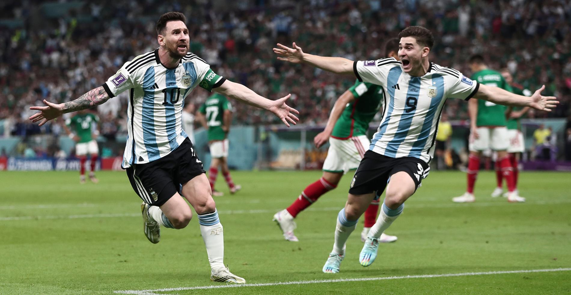 Messi jublar efter sitt mål som betydde 1–0 för Argentina mot Mexiko.
