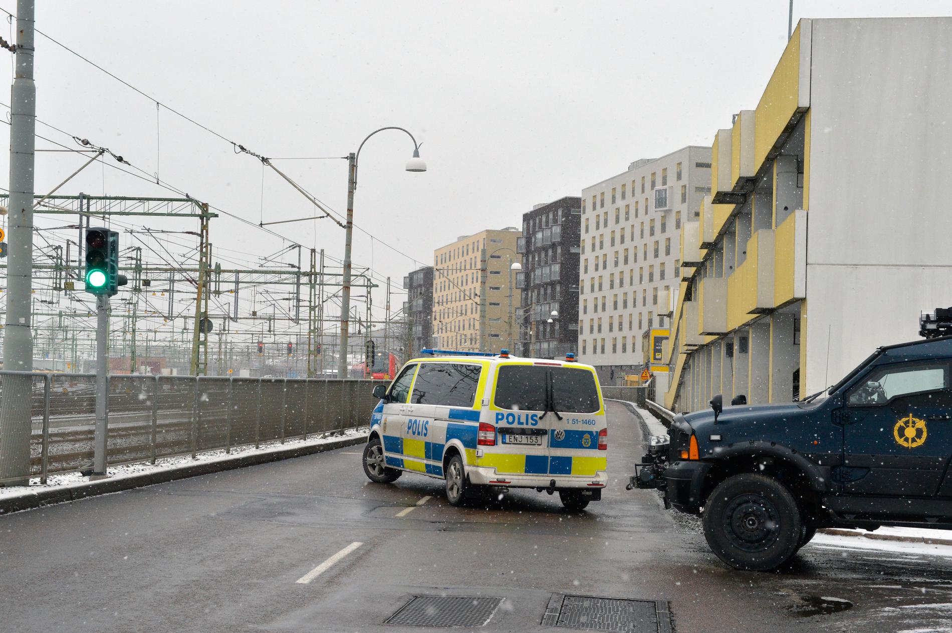 Polisen är på plats vid centralstationen i Göteborg.