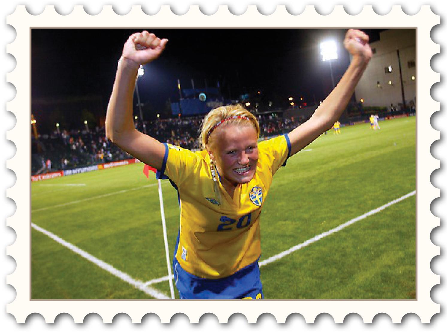 Öqvists tårar Var: Damfotbolls-VM
 i USA 2003.
Yrvädret Josefine Öqvist skjuter landslaget till VM-final genom sitt avgörande mål i semifinalen mot Kanada. Bilderna när 
Bälinge-spelaren jublar är klassiska.