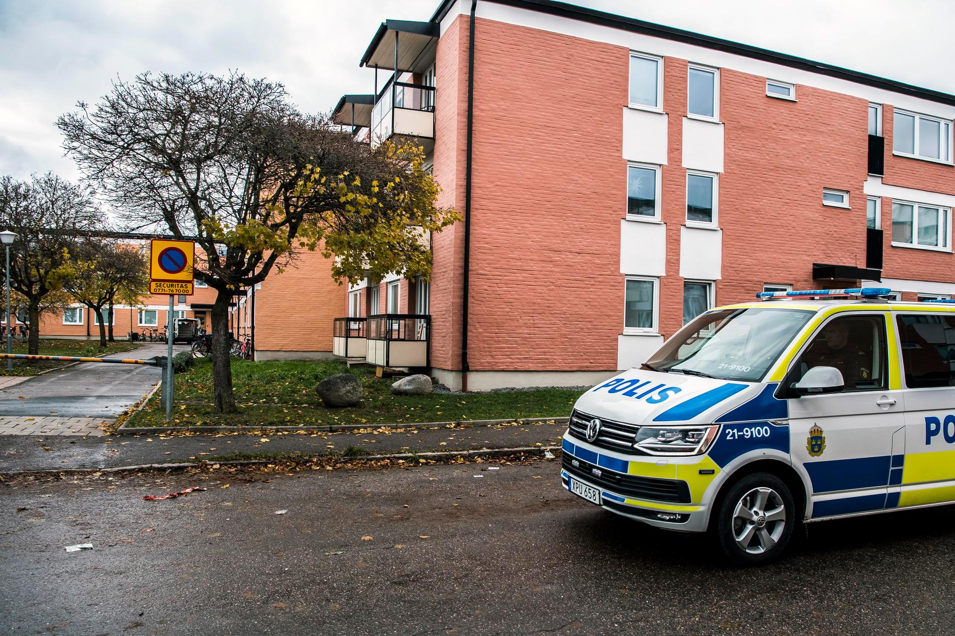 En man sköts till döds och en skadades i Uppsala under fredagen.
