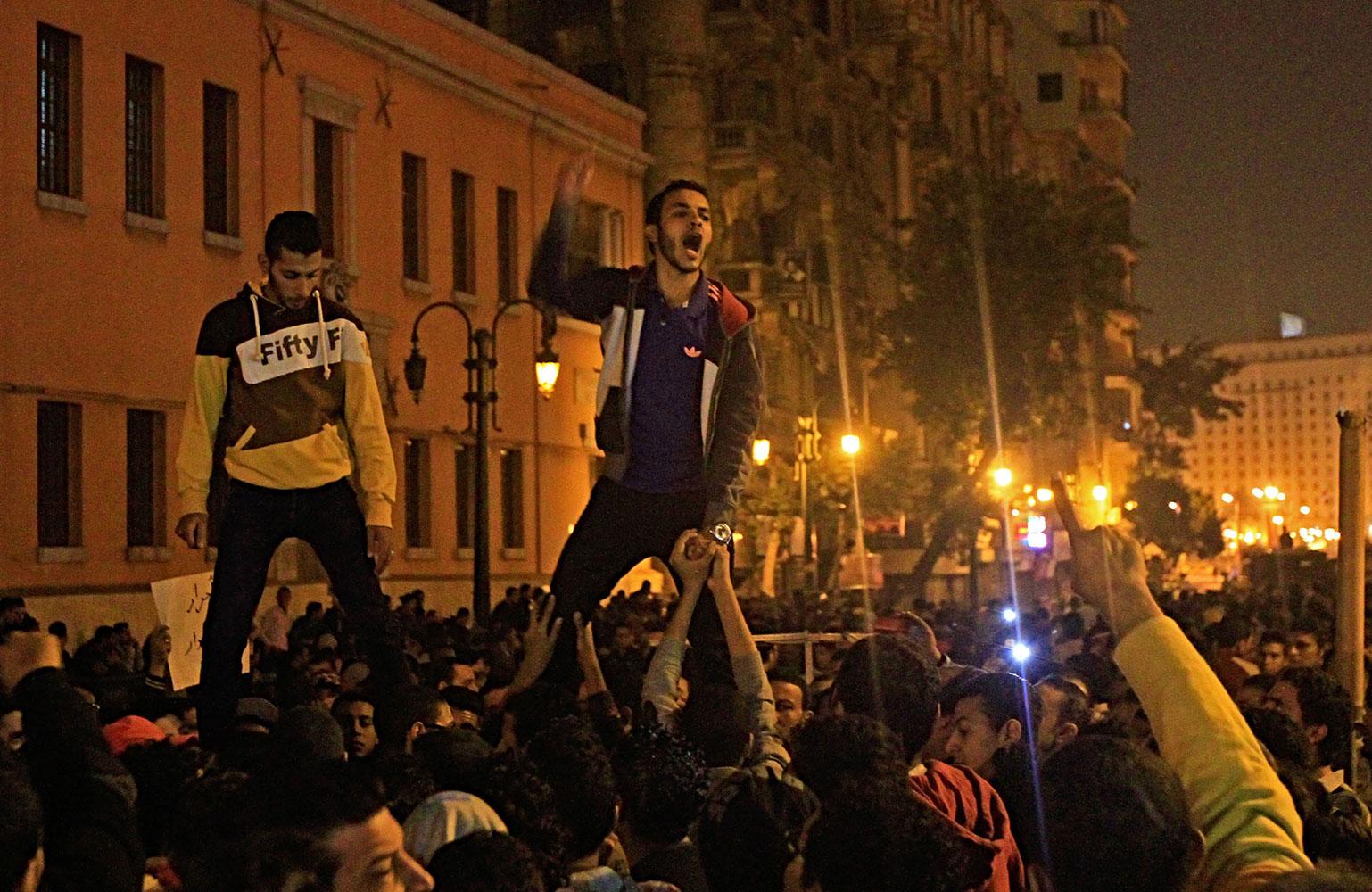 Oroligheterna blossade upp efter att ex-diktatorn Mubarak friades från anklagelser om massmord.