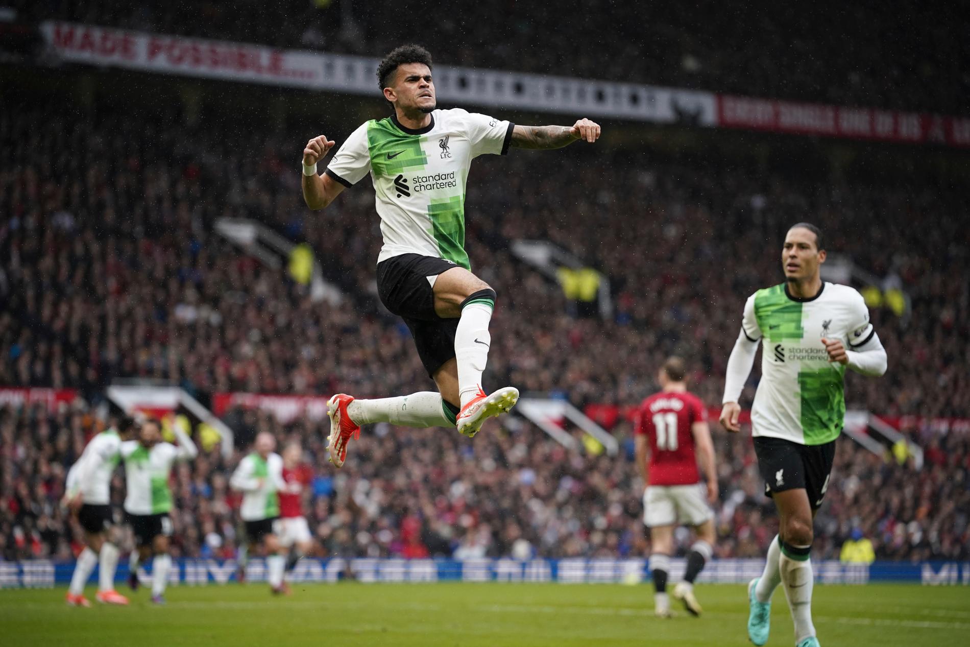 Luis Diaz firar sitt mål mot Manchester United. 