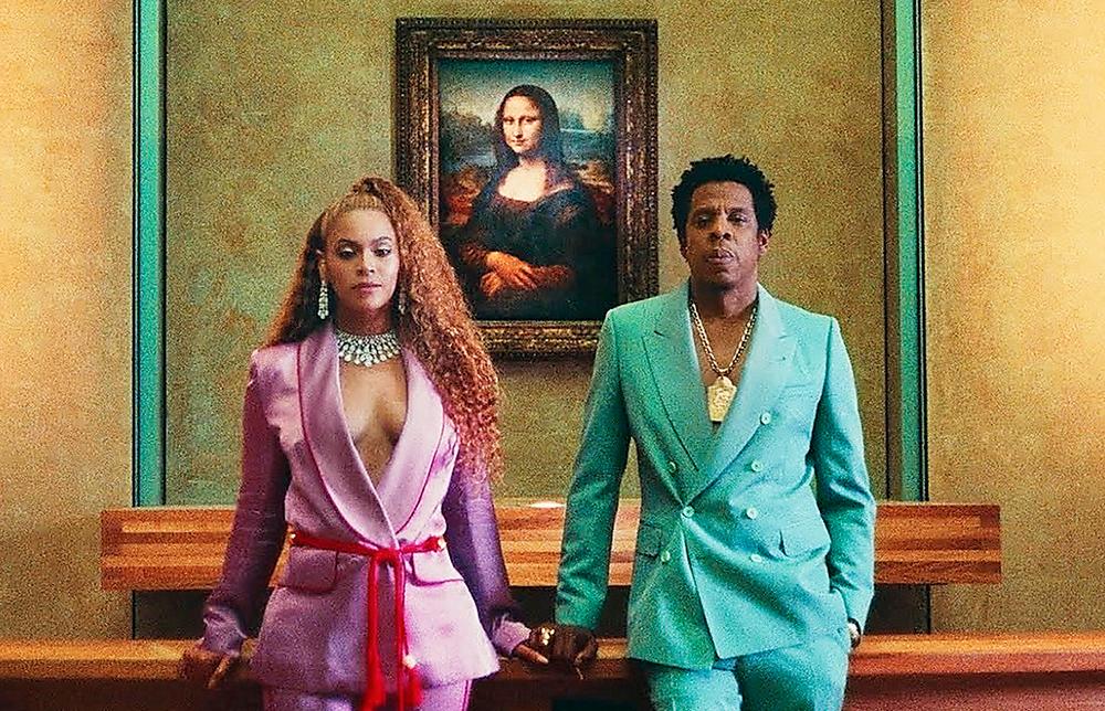 Beyoncé och Jay-Z i videon till nya låten ”Ape**t” som är filmad i Louvren i Paris, med Leonardo da Vincis klassiska ”Mona Lisa” i bakgrunden.
