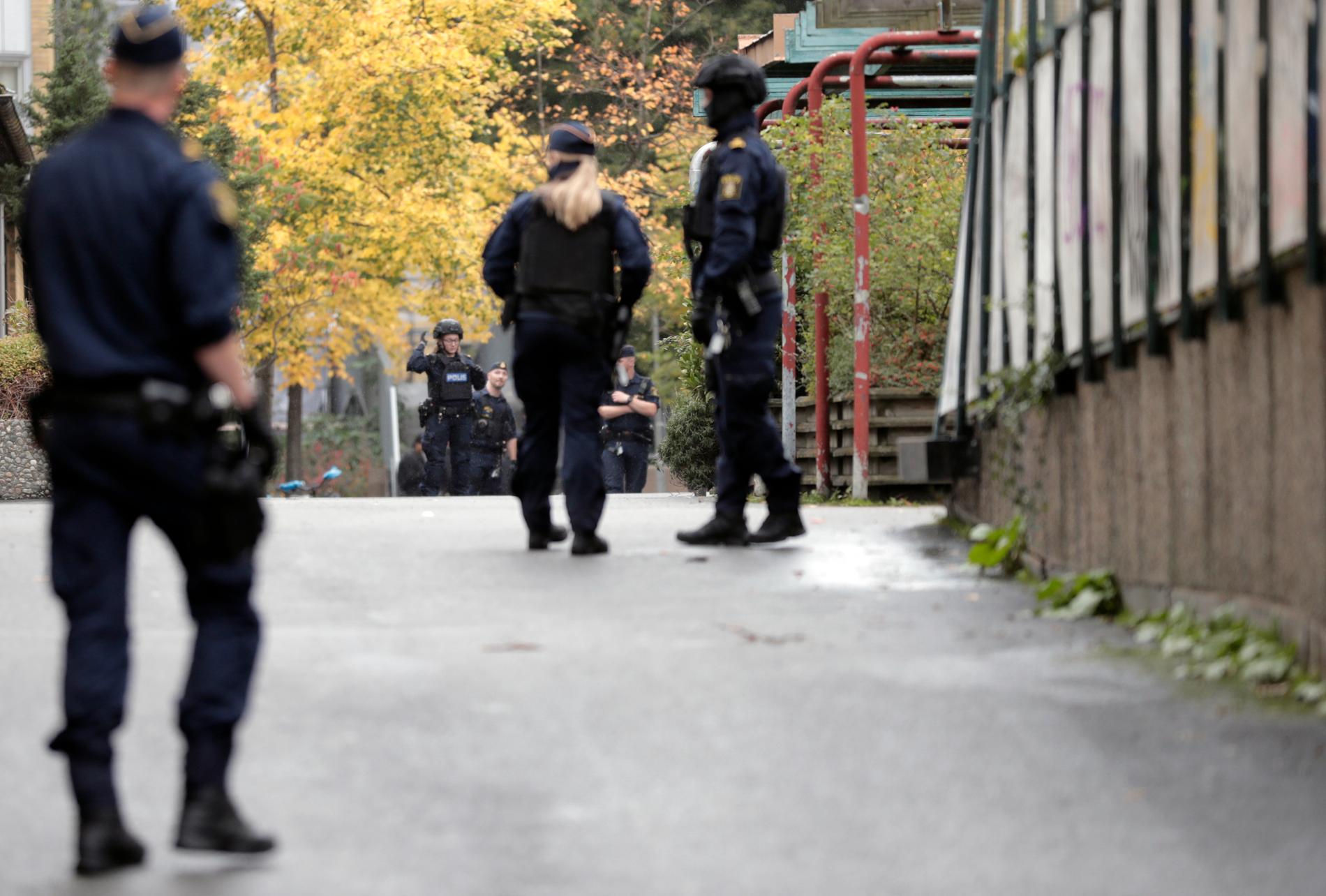 Polisinsatsen har koppling till den man som misstänks för explosionen i Göteborg tidigare i veckan.