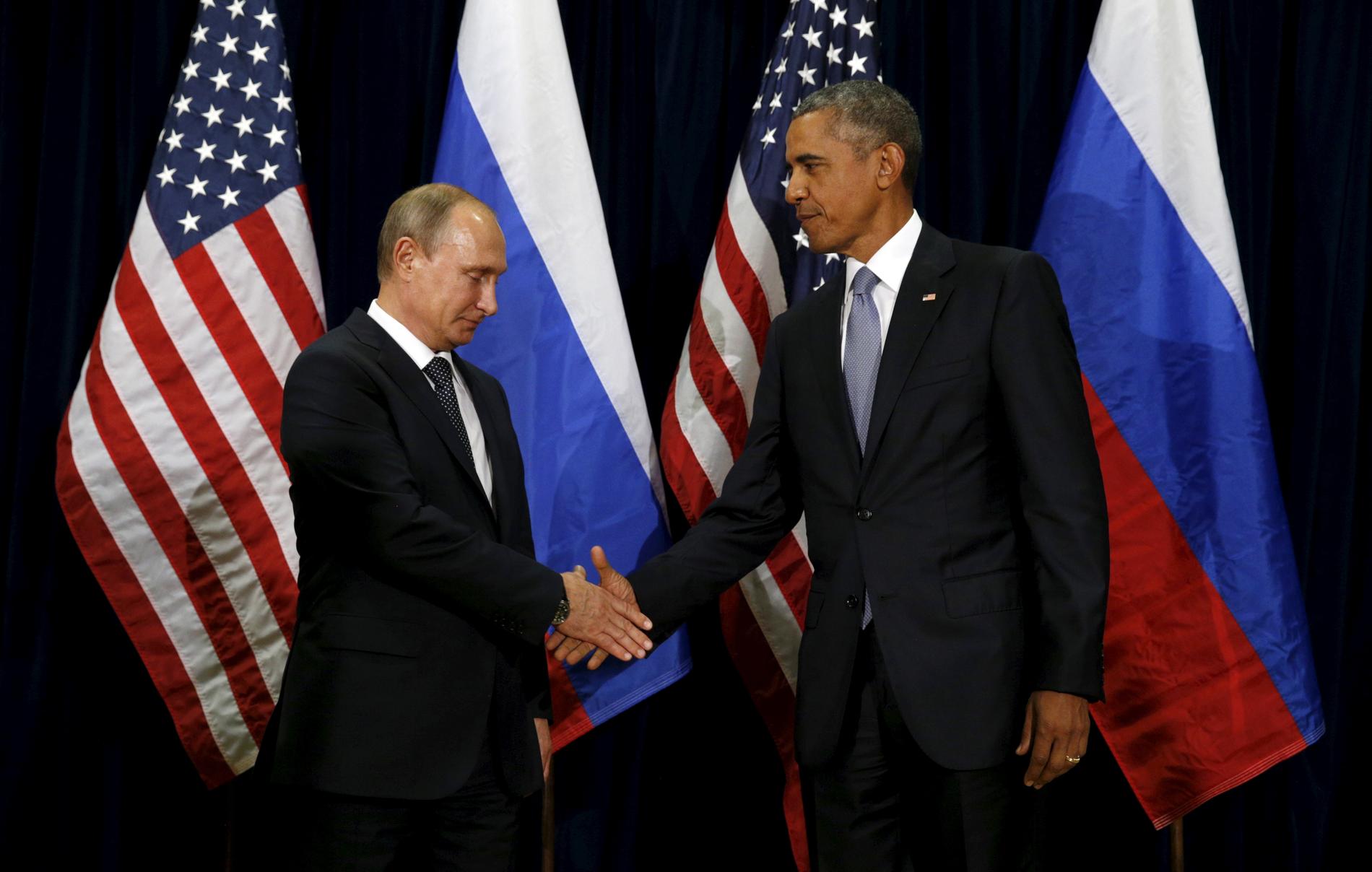Rysslands president Vladimir Putin skakar hand med sin amerikanske kollega Barack Obama i samband med FN mötet i New York.