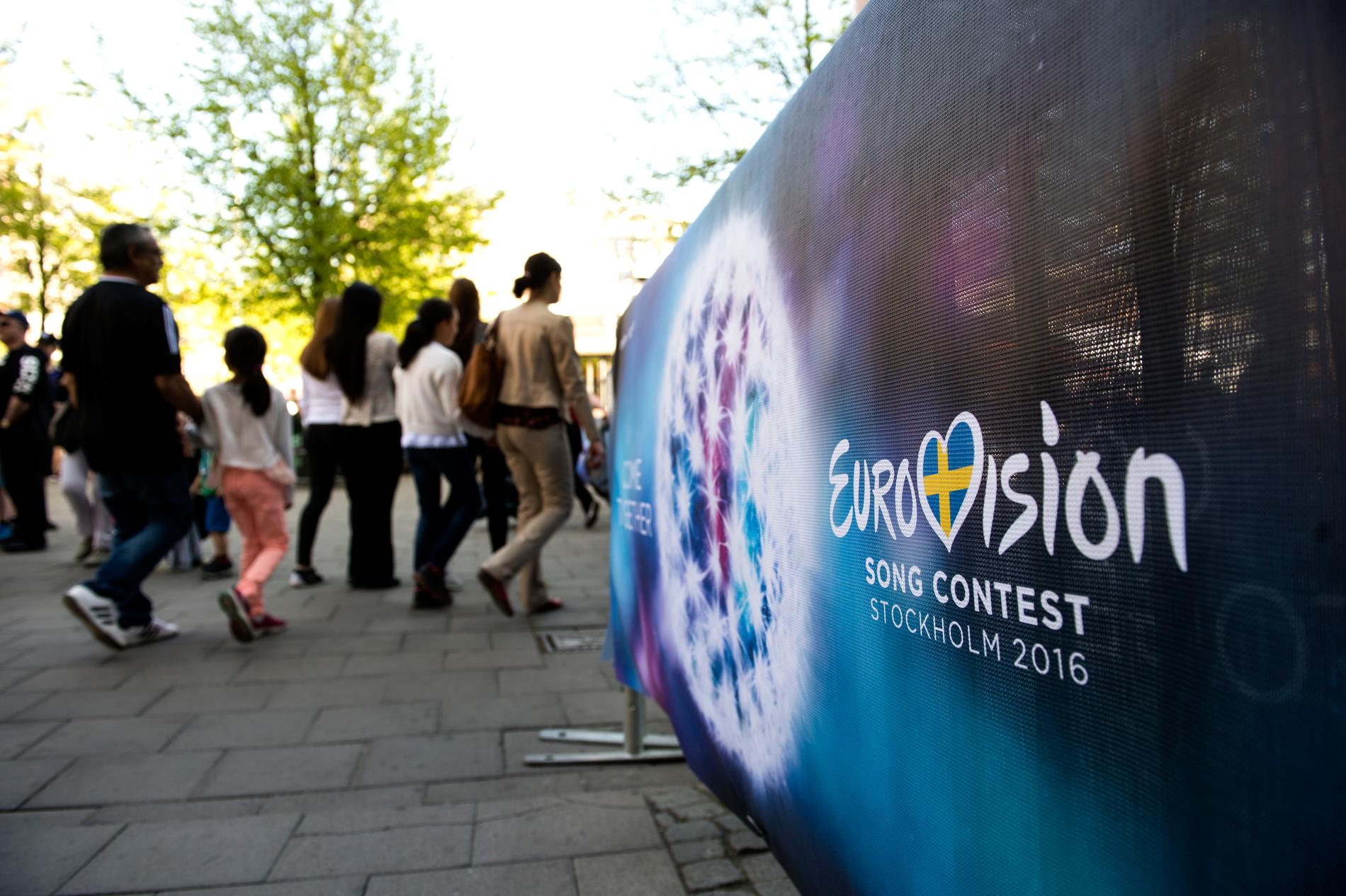 Eurovisions slogan är ”Come together” – men alla är inte välkomna in på Eurovisionområdet i Kungsträdgården.