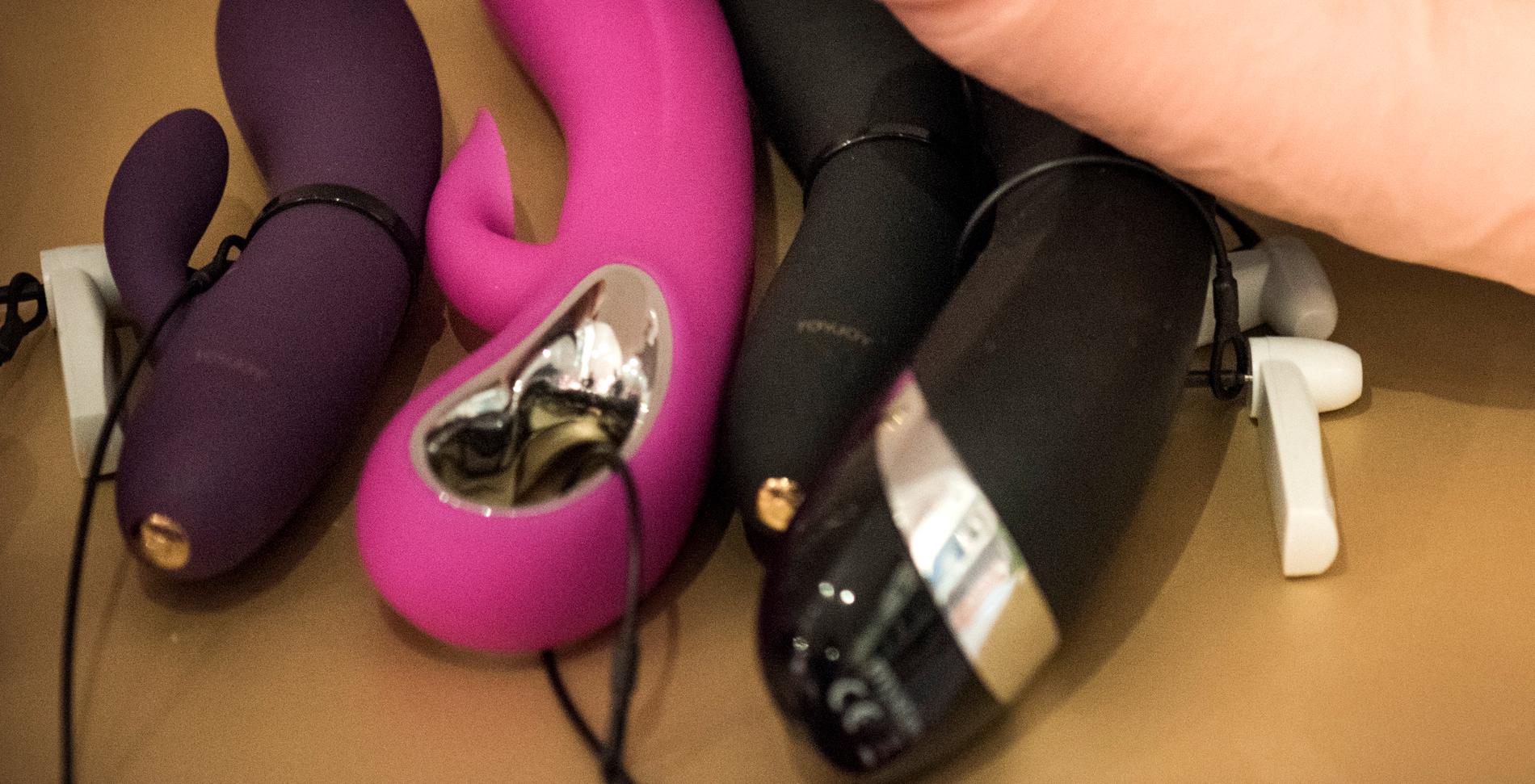 Ett e-handelsföretag i Heby kommun som säljer sexleksaker och potensmedel hotas av vite sedan kommunen noterat att vissa varor saknar svensk märkning.