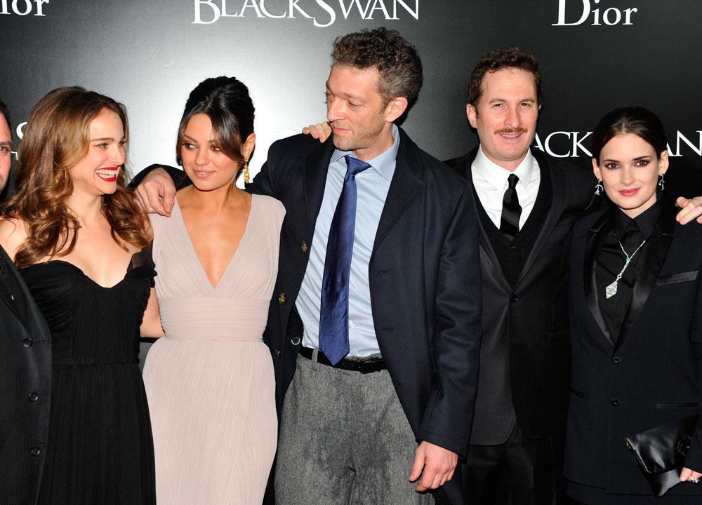 Winona Ryder tillsammans med gänget från ”Black Swan” (2010).