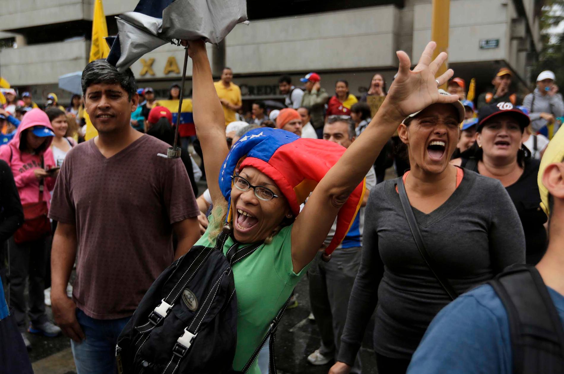 Protester i Venezuelas huvudstad Caracas under onsdagen.