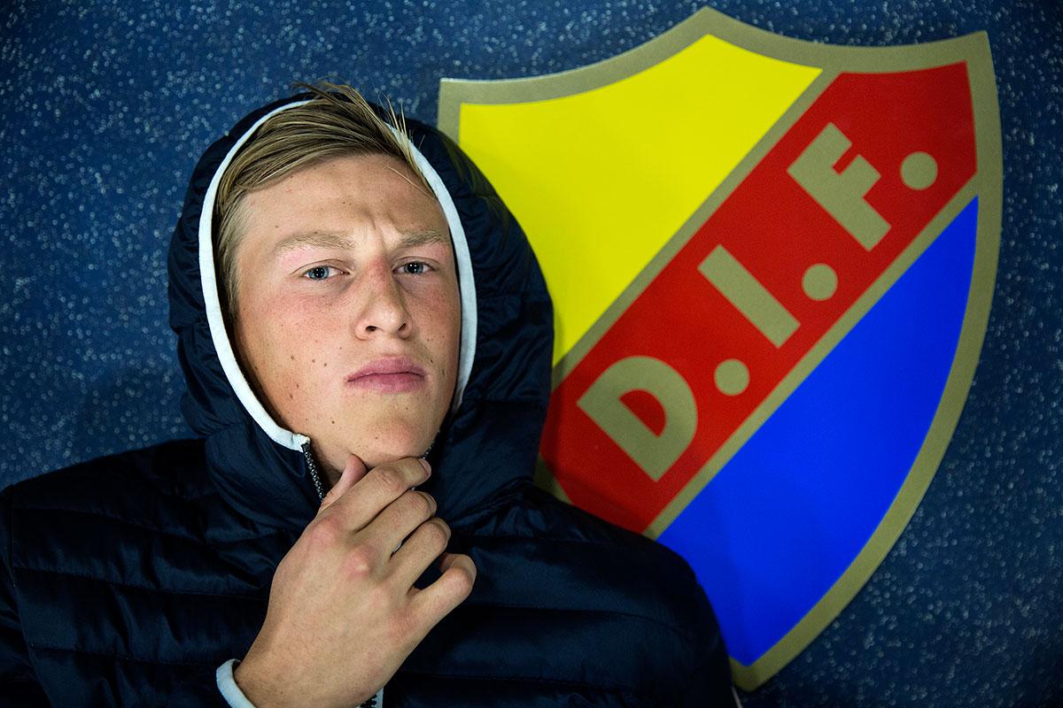 Emil Bergström är bara 20 år men har redan spelat tre derbyn.