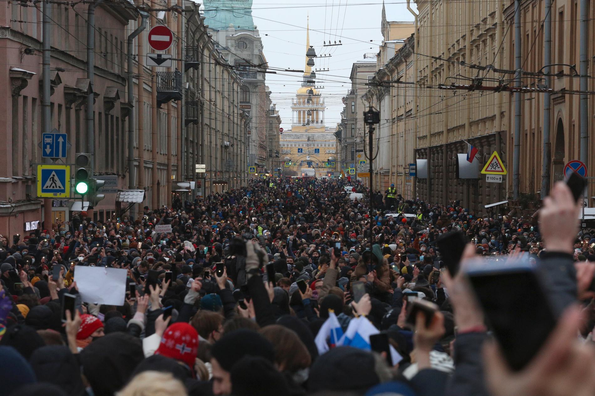Protester i St. Petersburg under söndagen.