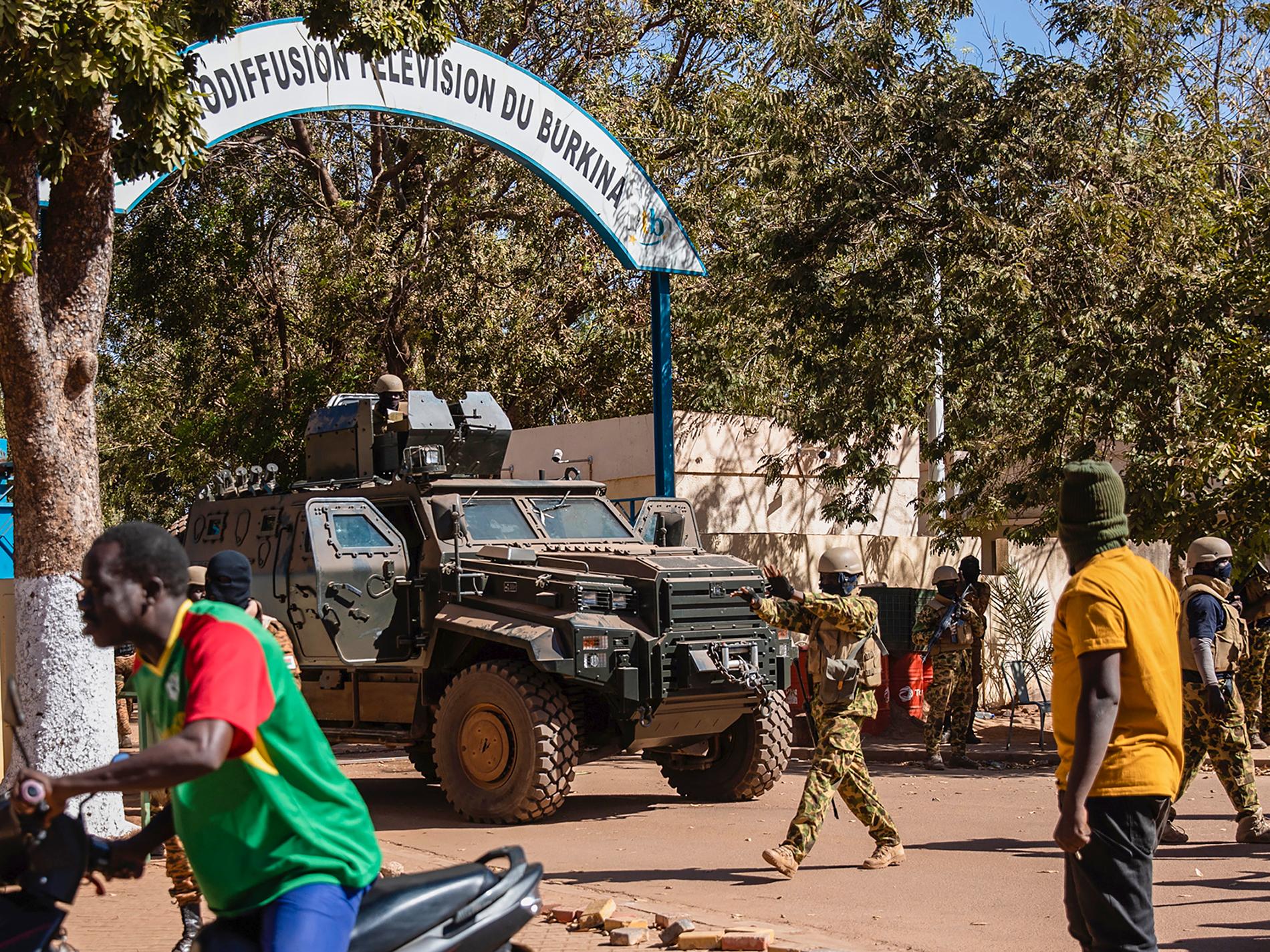 HRW: Burkina Fasos armé dödade över 200 civila