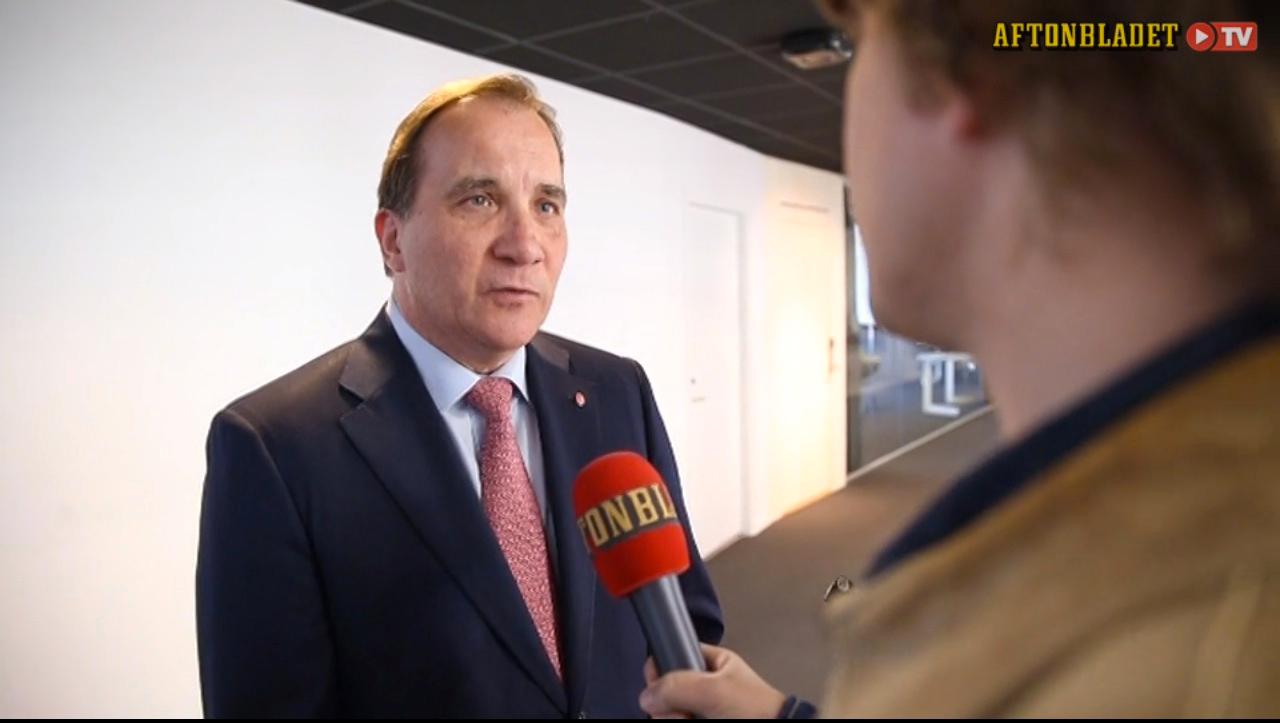 Stefan Löfven konfronteras av Aftonbladets reporter.