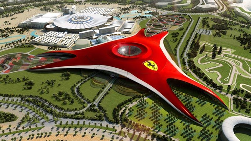Ferrari world är ett i raden av skrytbyggen i Förenade arabemiraten. Det röda taket är på 200 000 kvadratmeter.