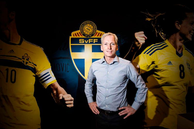 ”Vi ser framför oss att vi spelar i våra vanliga Adidas-ställ. Jag måste tro på en lösning. Det finns ingenting annat för mig”, Håkan Sjögren, generalsekreterare SvFF