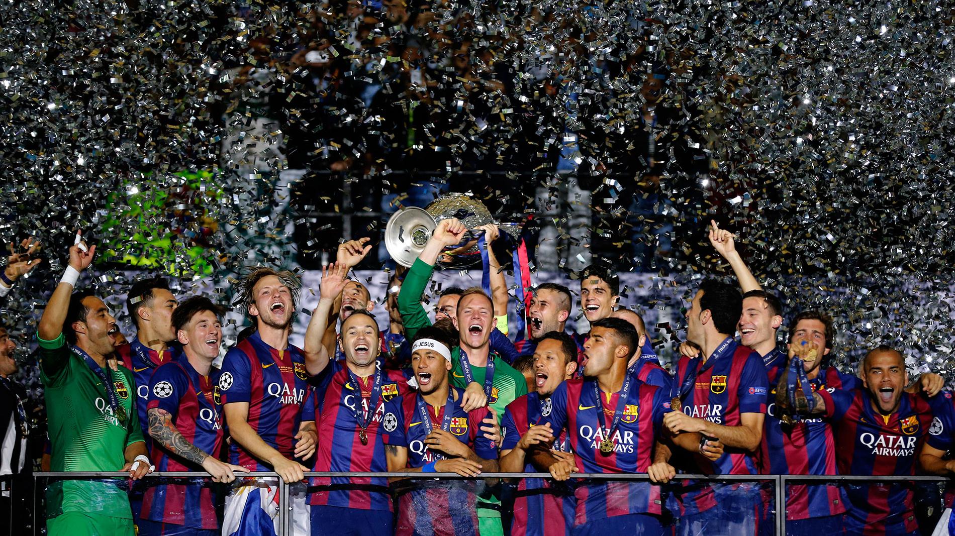 Barcelonas spelare firar segern i Champions League, som en svensk vann storkovan på.
