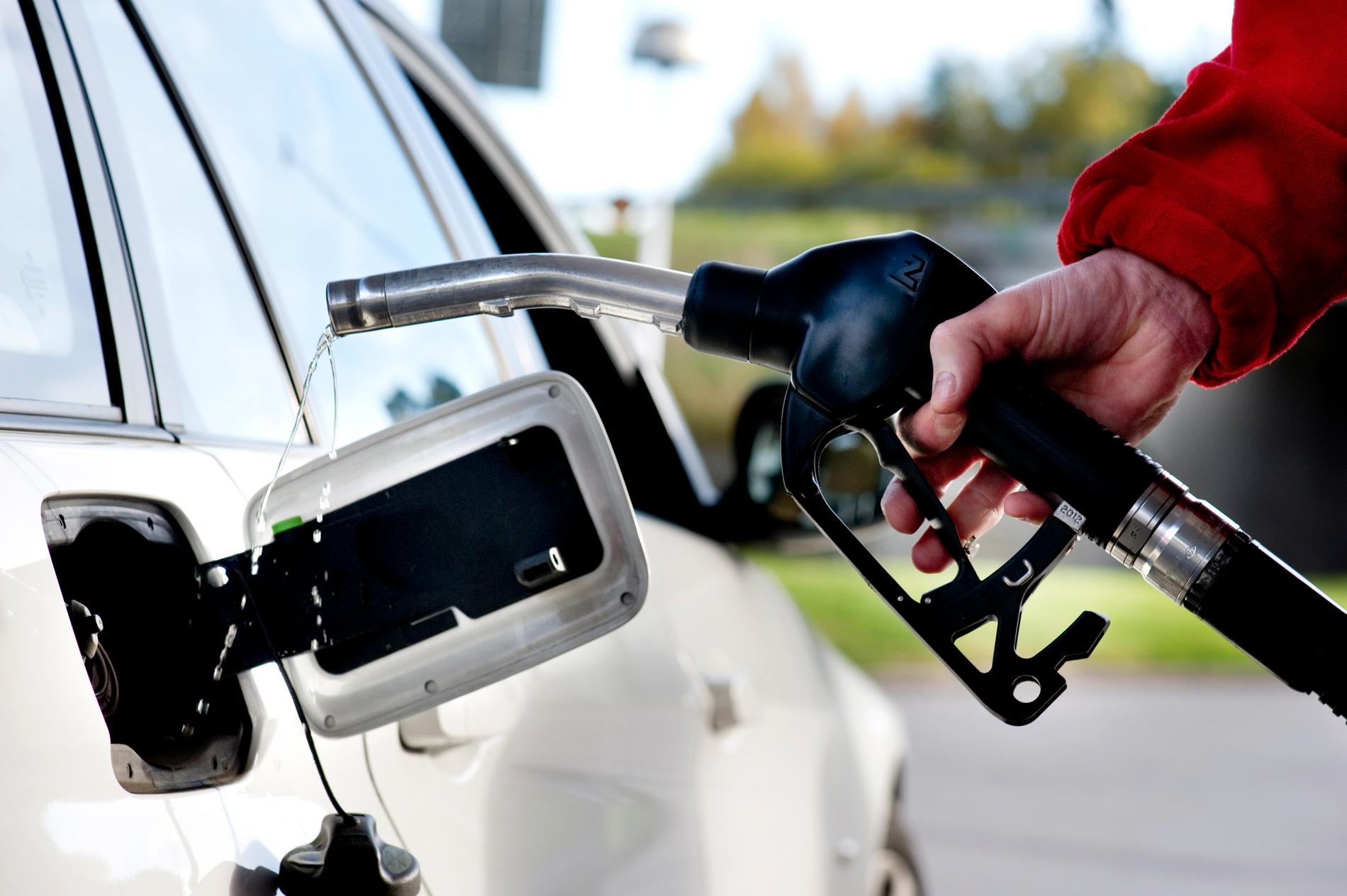 Priset på diesel i Sverige är just nu näst dyrast – i hela världen.
