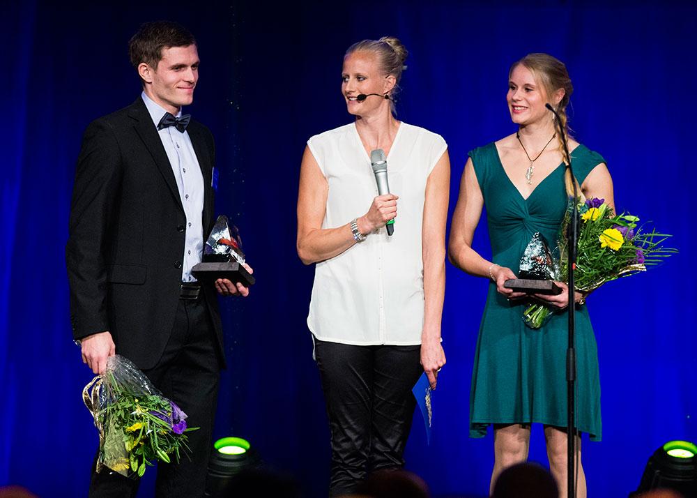 Andreas Otterling och Michaela Meijer tar emot priser på friidrottsgalan