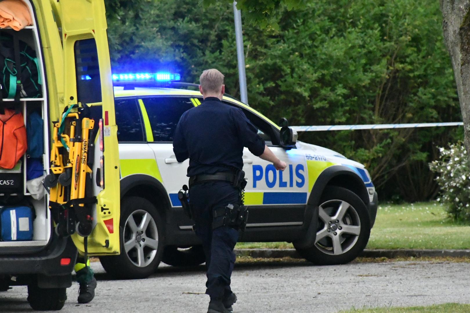 En man ska ha skjutits i Arlöv i Skåne.