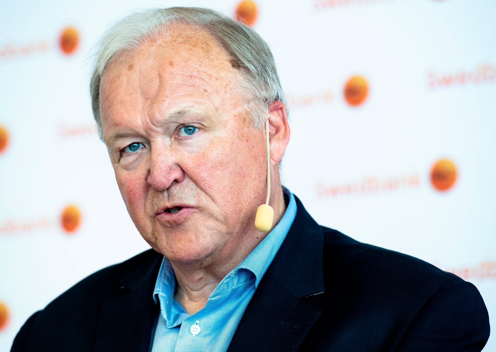 Göran Persson är ordförande i Swedbank men har aktier i konkurrenten Ålandsbanken.
