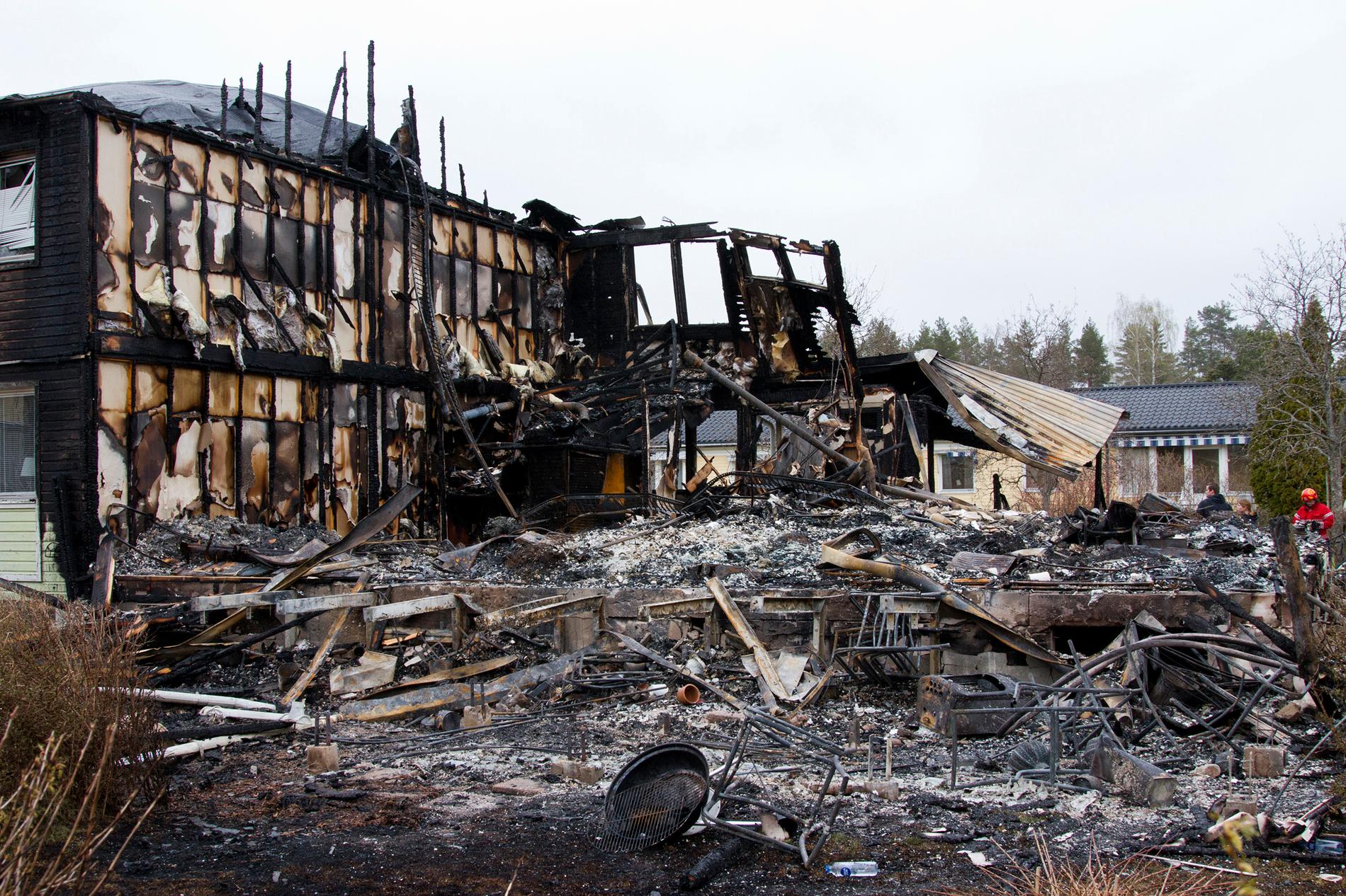 Nio bostadshus totalförstördes i en misstänkt mordbrand i Sandviken i fredags.