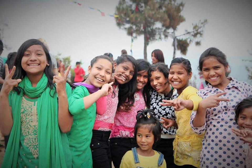 Några av de flickor som LoveNepal hjälpt till ett nytt liv. Organisationen driver sju barnhem i Katmandu, Nepal.